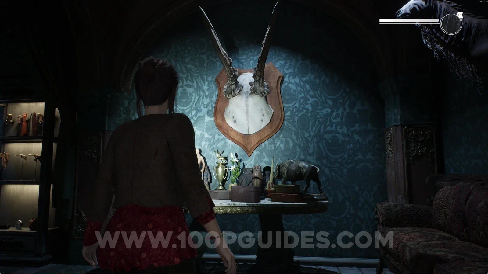 Remothered: Red Nuns Legacy Sala delle Meraviglie: the antlers mounted on the wall