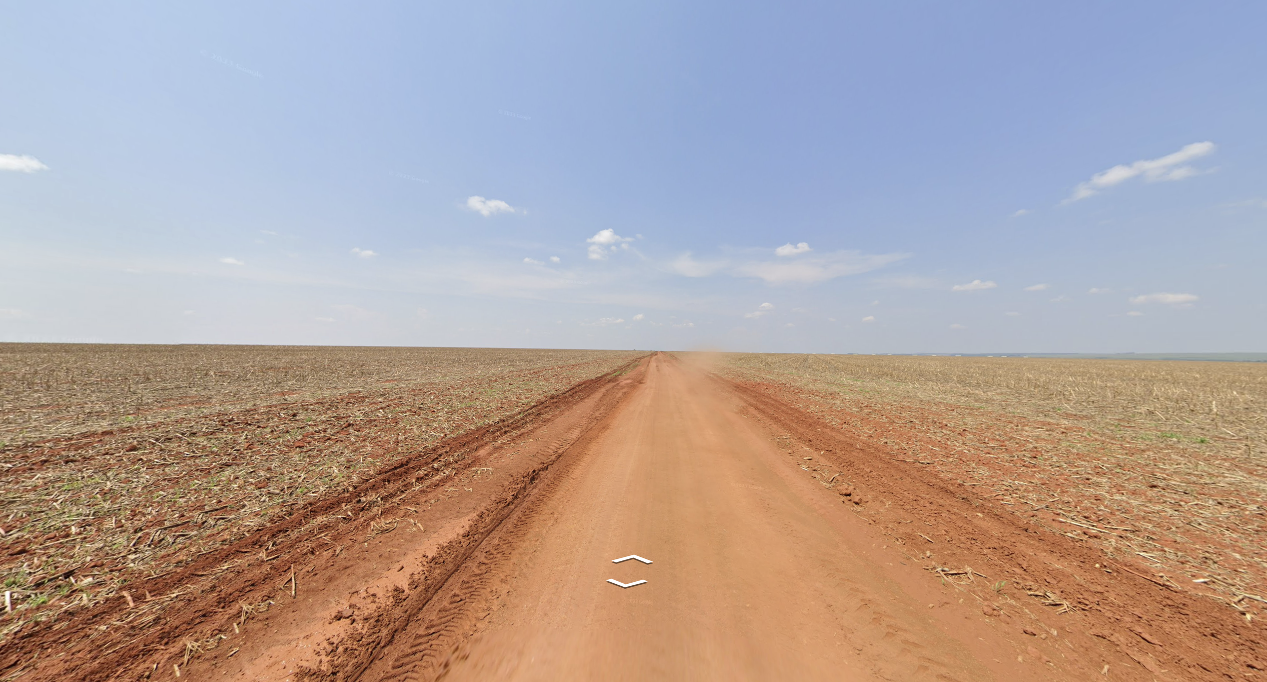Flat, red-soil landscape in eastern Mato Grosso do Sul, Brazil