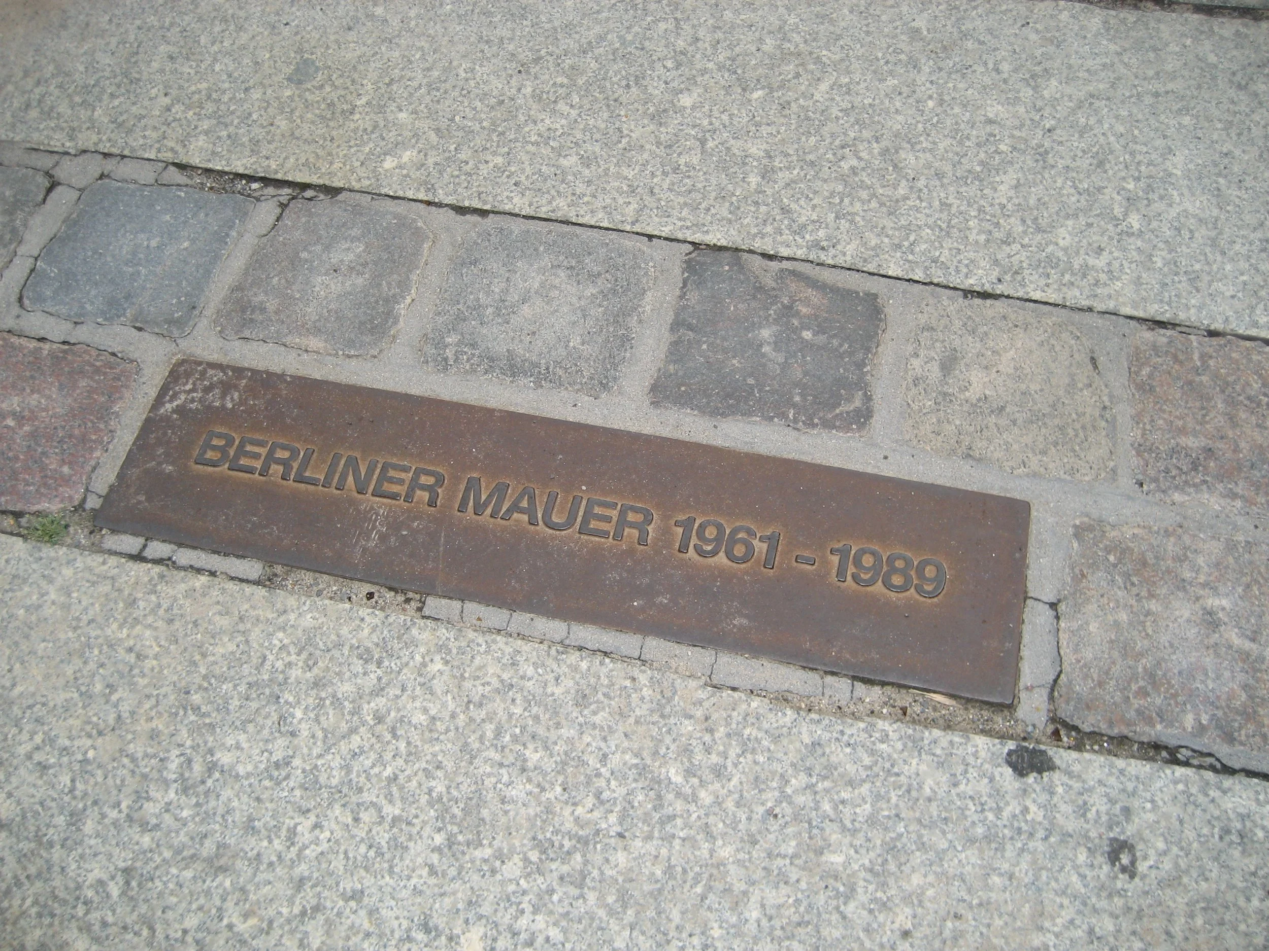 Berliner Mauer memorial plaque in Berlin cobblestones, 1961–1989