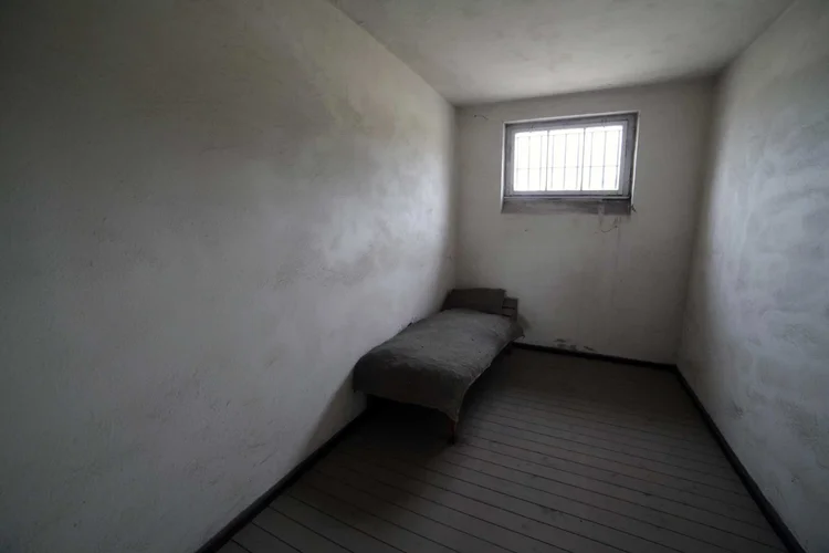 An empty cell in the cell block of the Sachsenhausen camp prison