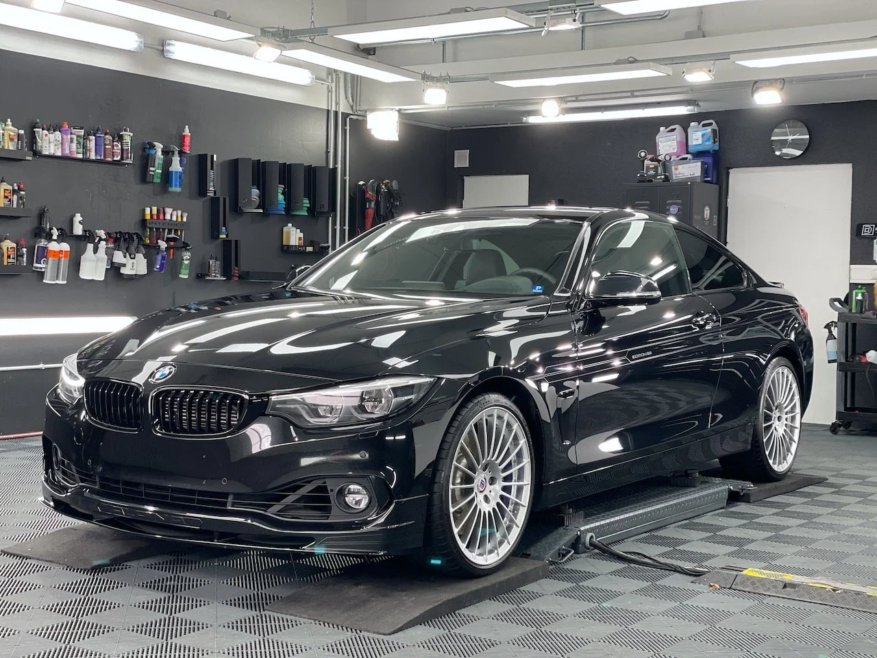 BMW ALPINA B4S Edition 99 nach mehrstufiger Lackkorrektur und Keramikversiegelung