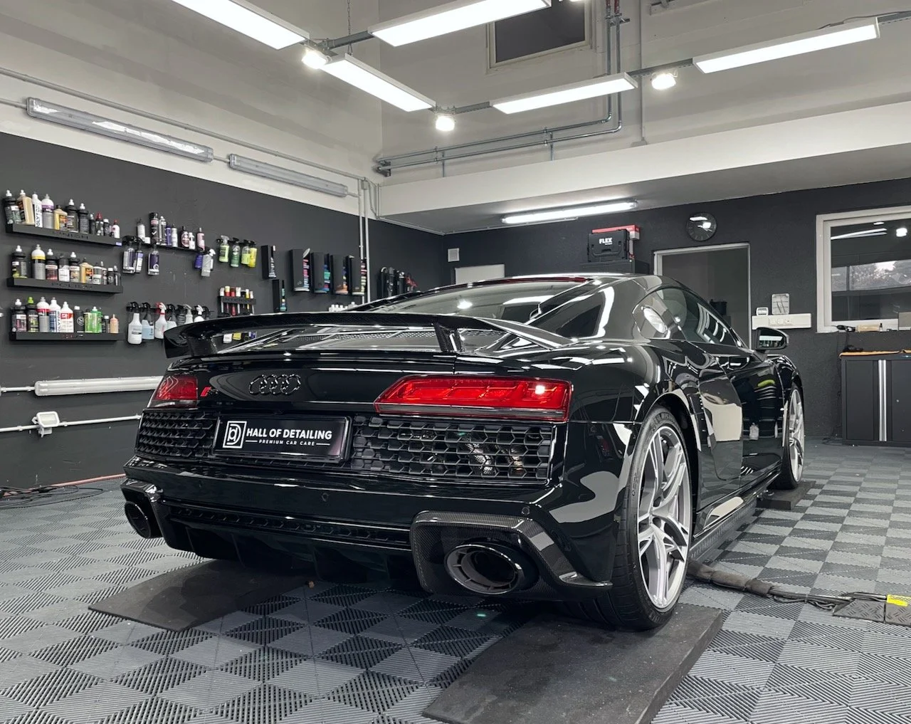Audi R8 Heck nach mehrstufiger Lackkorrektur und Keramikversiegelung