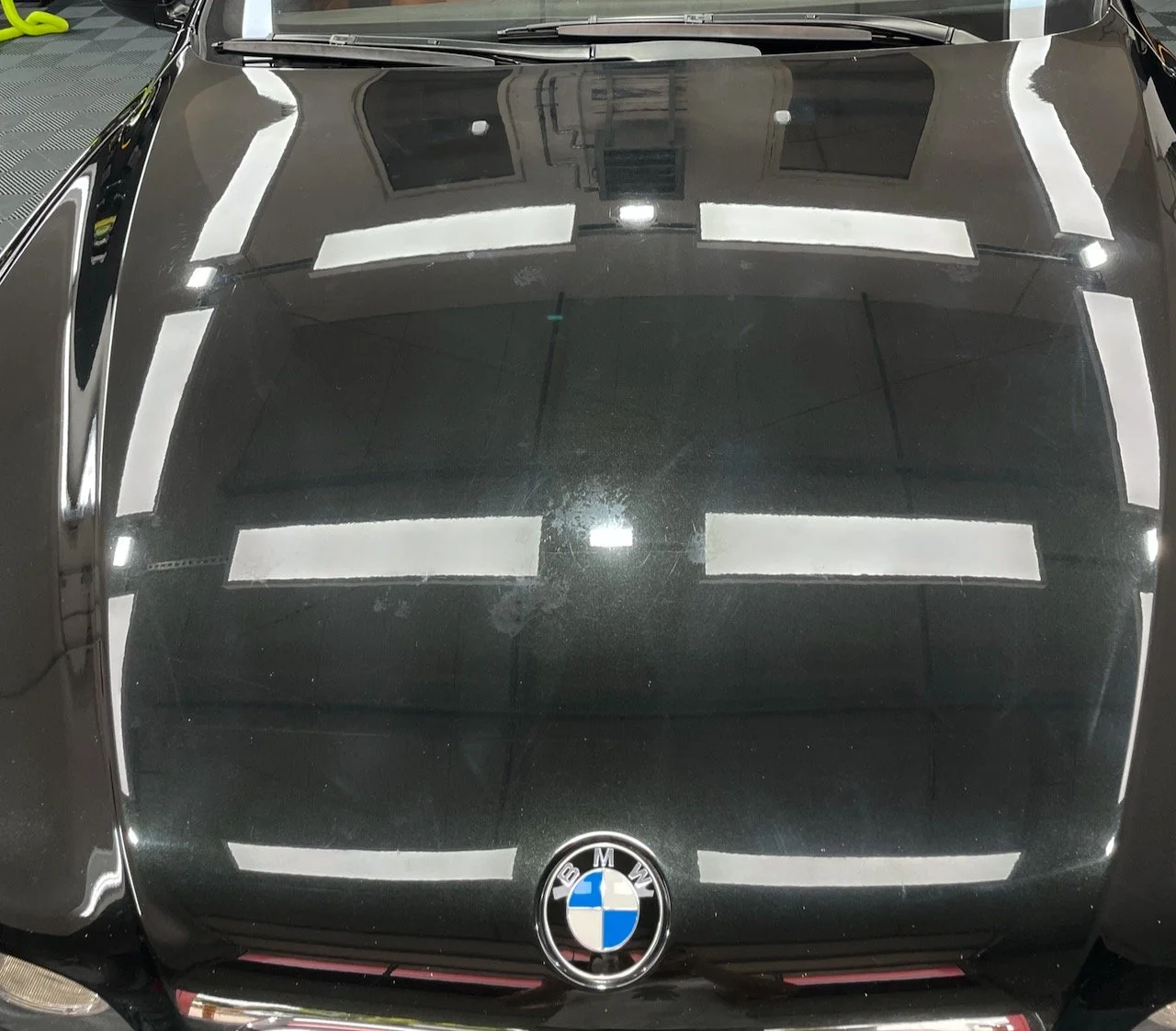 BMW ALPINA B10 Touring Motorhaube vor der mehrstufigen Lackkorrektur