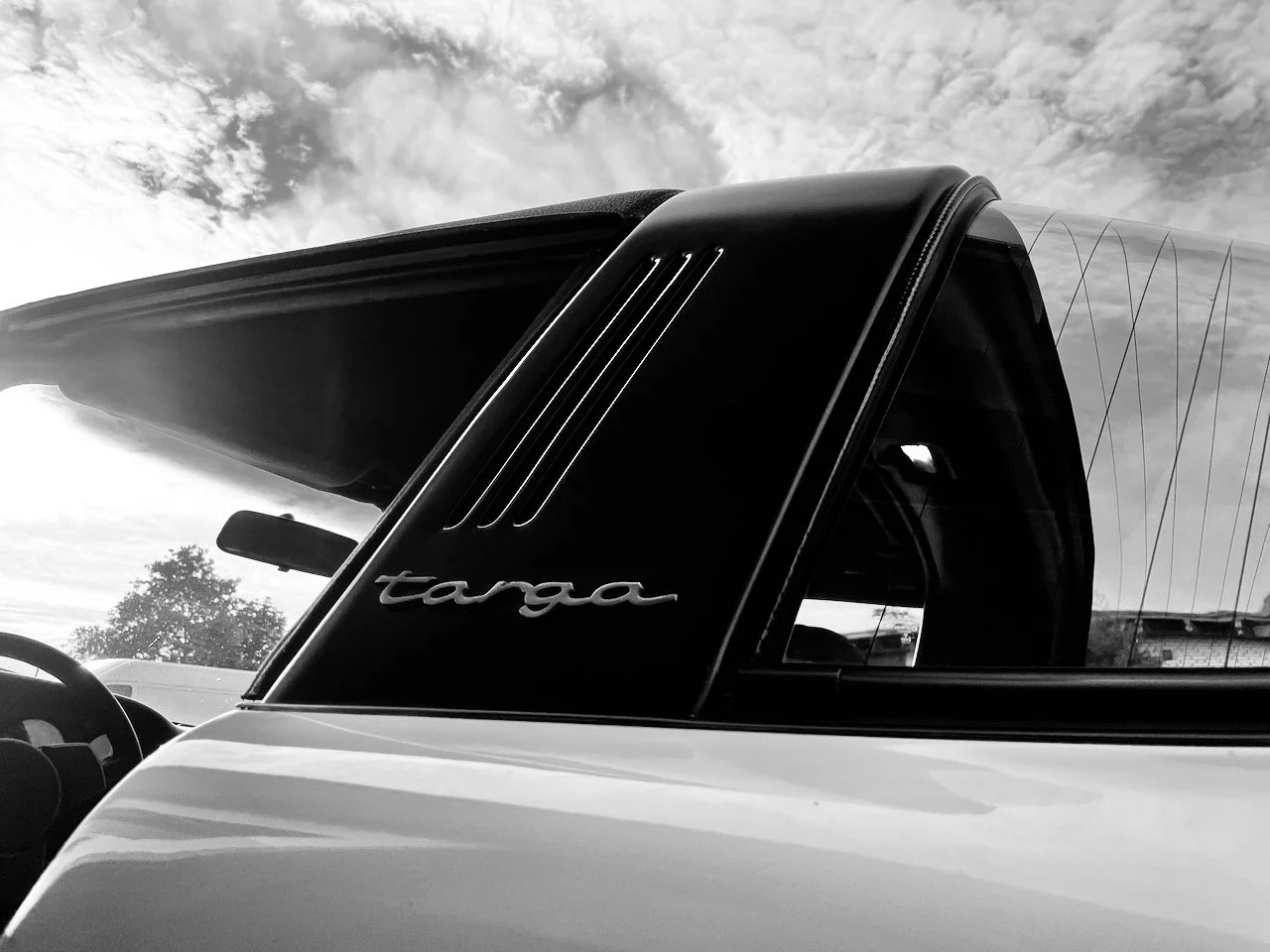 Porsche 911 Carrera Targa Detailaufnahme mit Targabügel