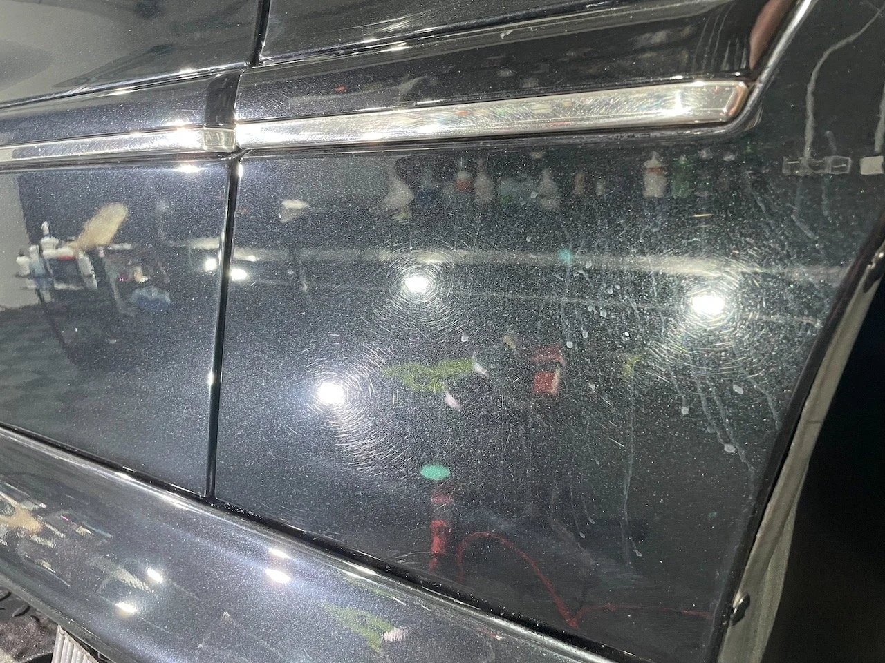BMW ALPINA B10 Touring Seitenfläche mit starken Lackdefekten im Ausgangszustand