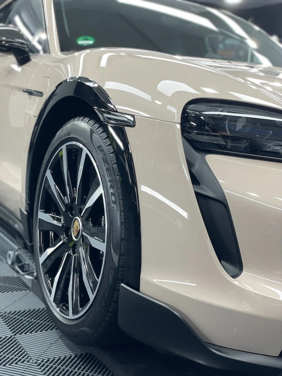 Porsche Taycan Turbo S nach einstufiger Lackkorrektur, SunTek PPF und Keramikversiegelung