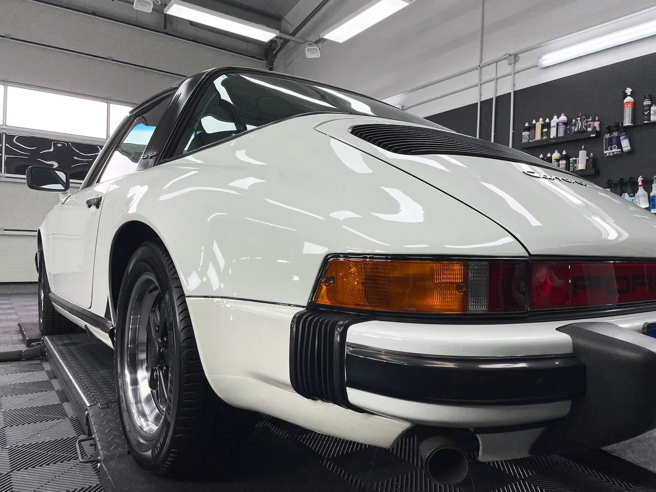 Porsche 911 Carrera Targa Heckdetail nach Lackkorrektur und Keramikversiegelung