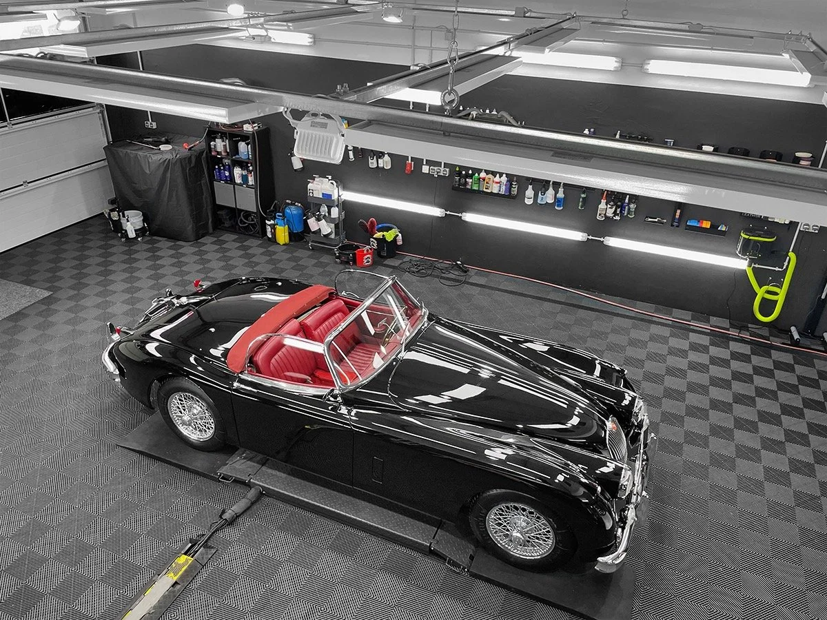 Jaguar XK150 Roadster aus Vogelperspektive nach Keramikversiegelung