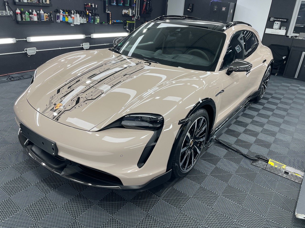 Porsche Taycan Turbo S fertige Aufbereitung nach PPF und Keramikschutz