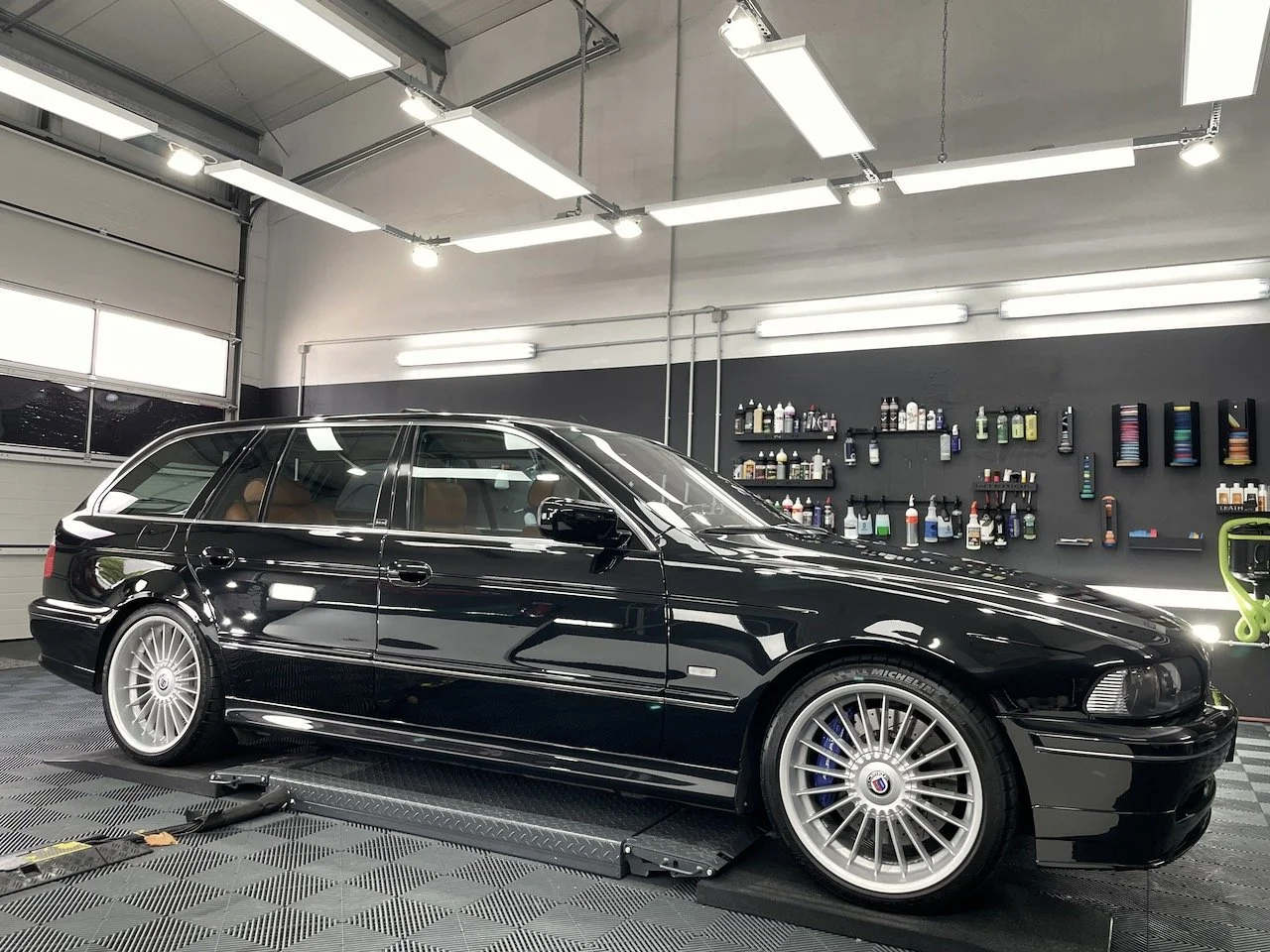 BMW ALPINA B10 Touring E39 nach mehrstufiger Lackkorrektur und Keramikversiegelung