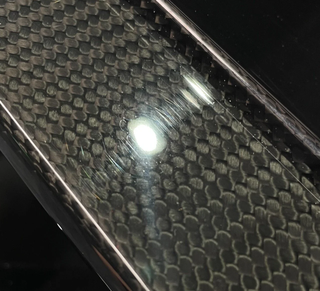 Audi R8 Carbon-Schweller vor der Aufbereitung