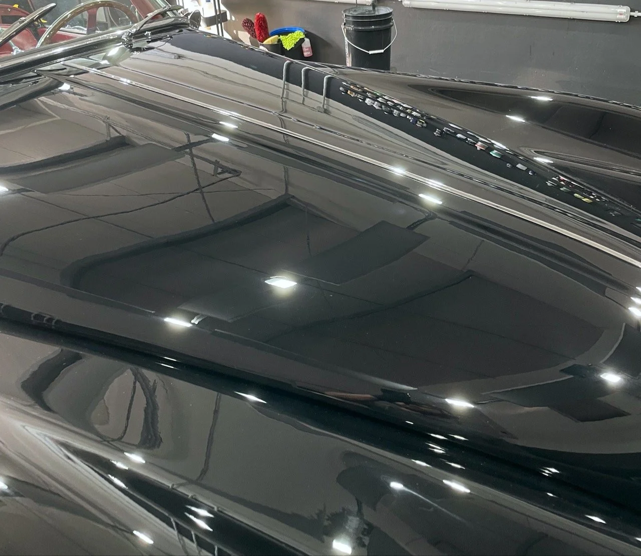 Jaguar XK150 Motorhaube nach Cutting und Medium vor dem Finish