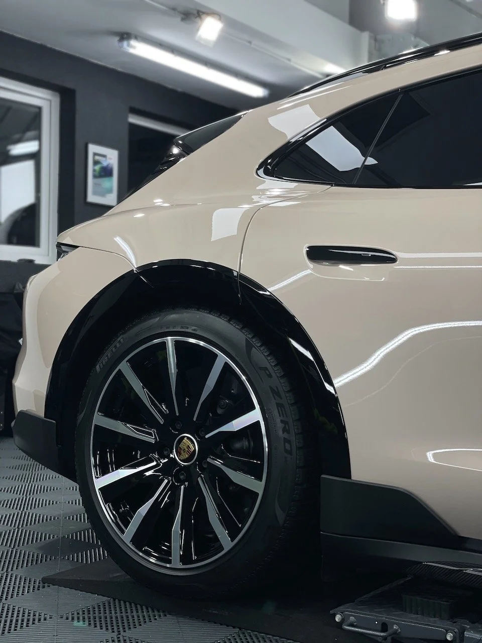 Porsche Taycan Turbo S Heck nach PPF und Keramikversiegelung
