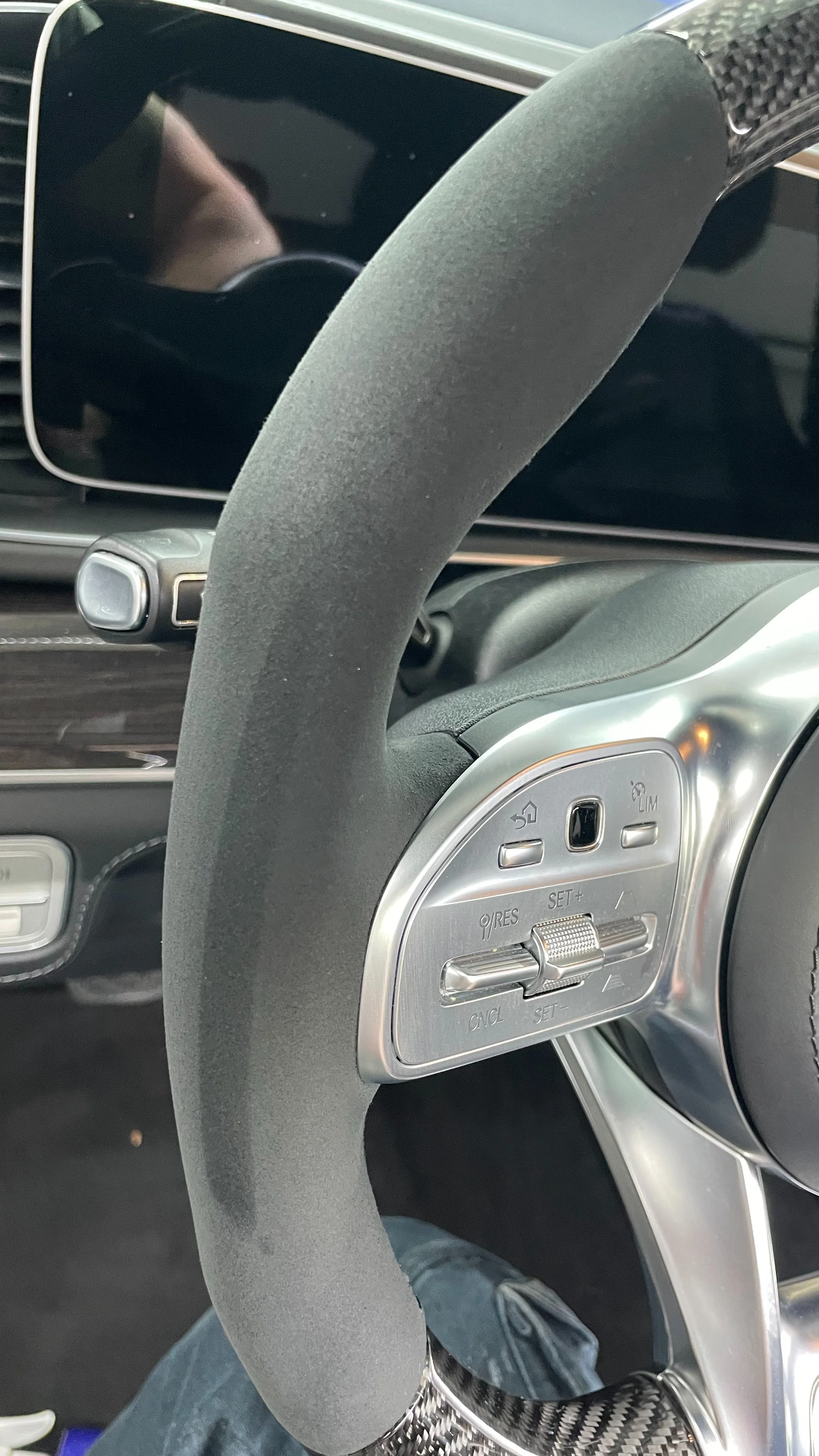 Alcantara Lenkrad nach intensiver Reinigung – hygienisch und sauber