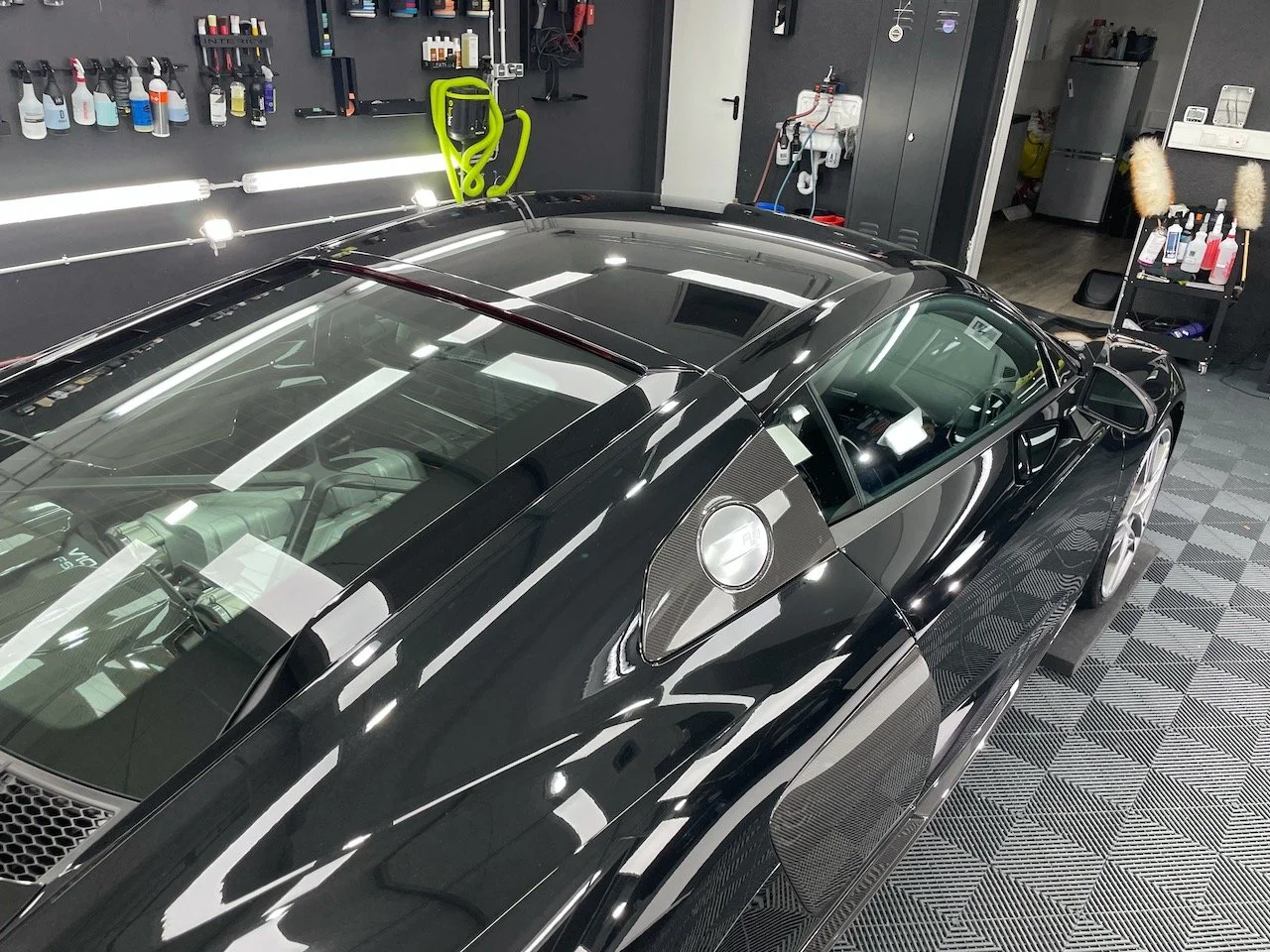 Audi R8 V10 Detailansicht nach Lackkorrektur und Keramikversiegelung