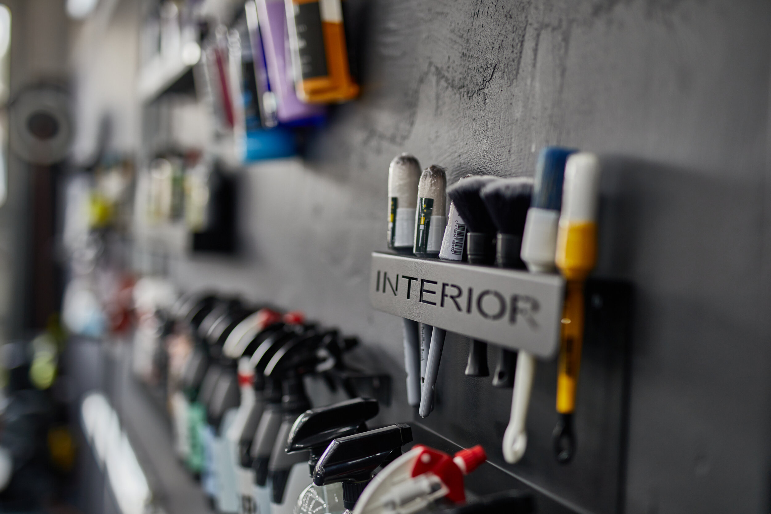 Interior Detailwerkzeuge und Pinsel bei Hall of Detailing