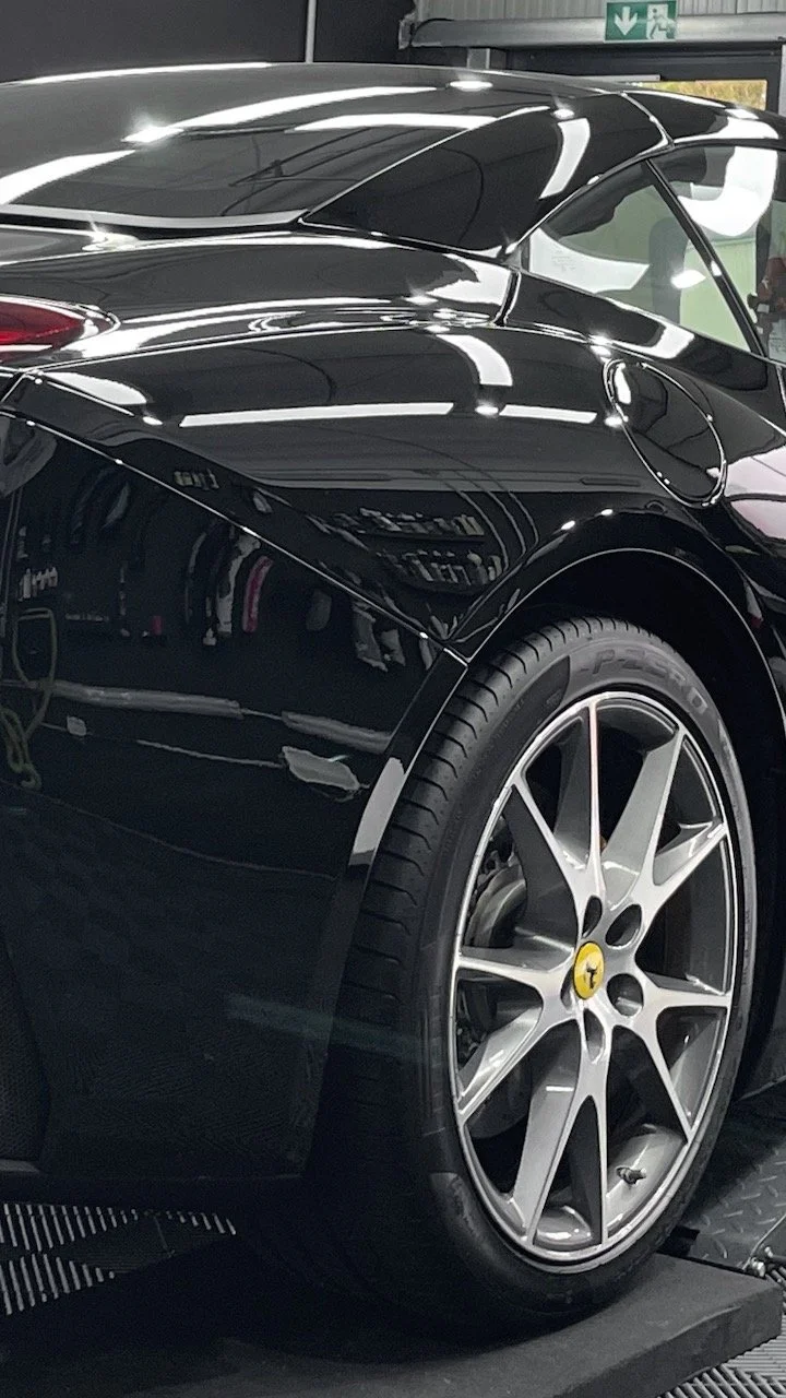 Ferrari California Heck nach Lackkorrektur und Keramikversiegelung