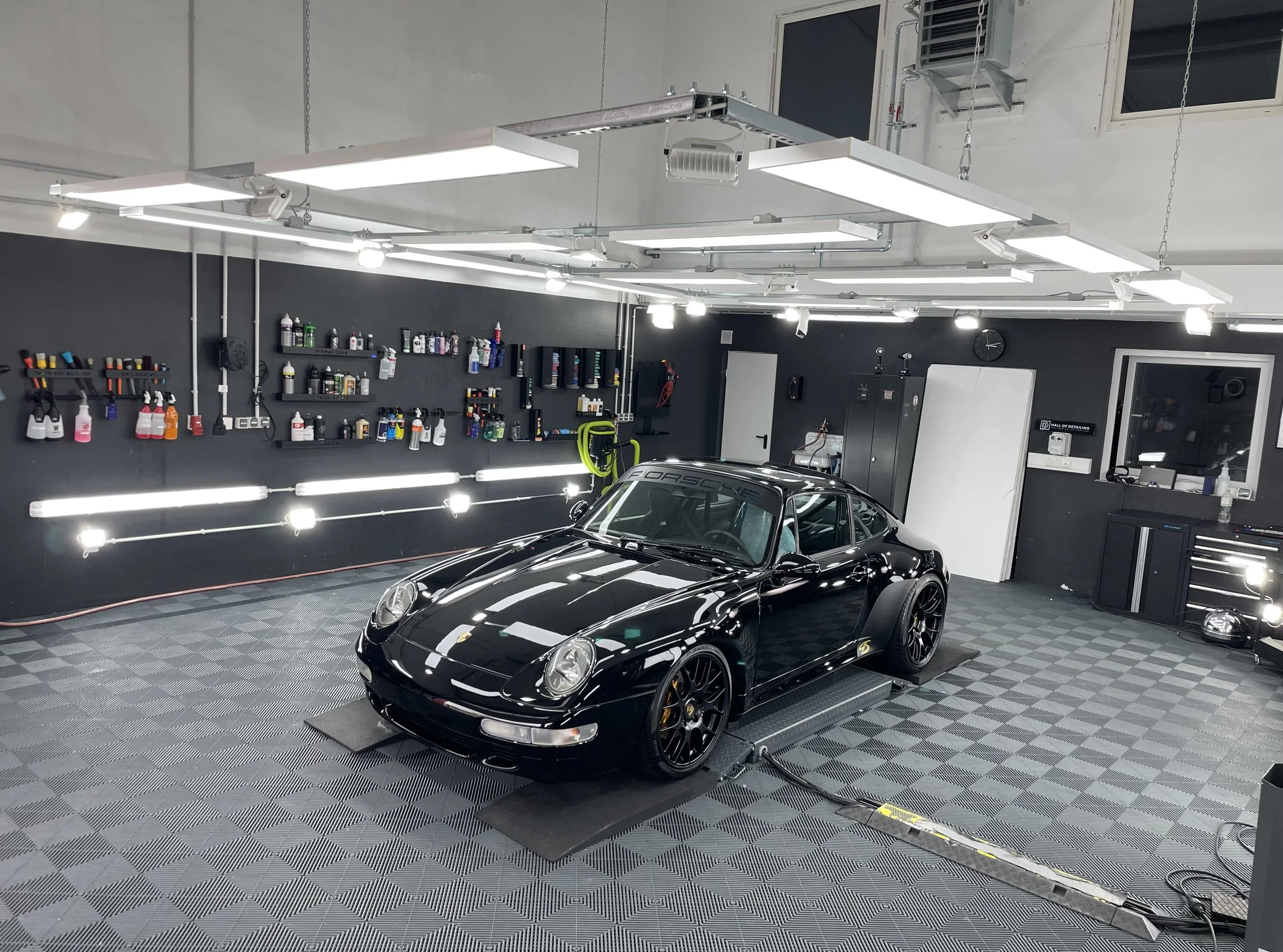 Porsche nach Lackkorrektur und Keramikversiegelung bei Hall of Detailing