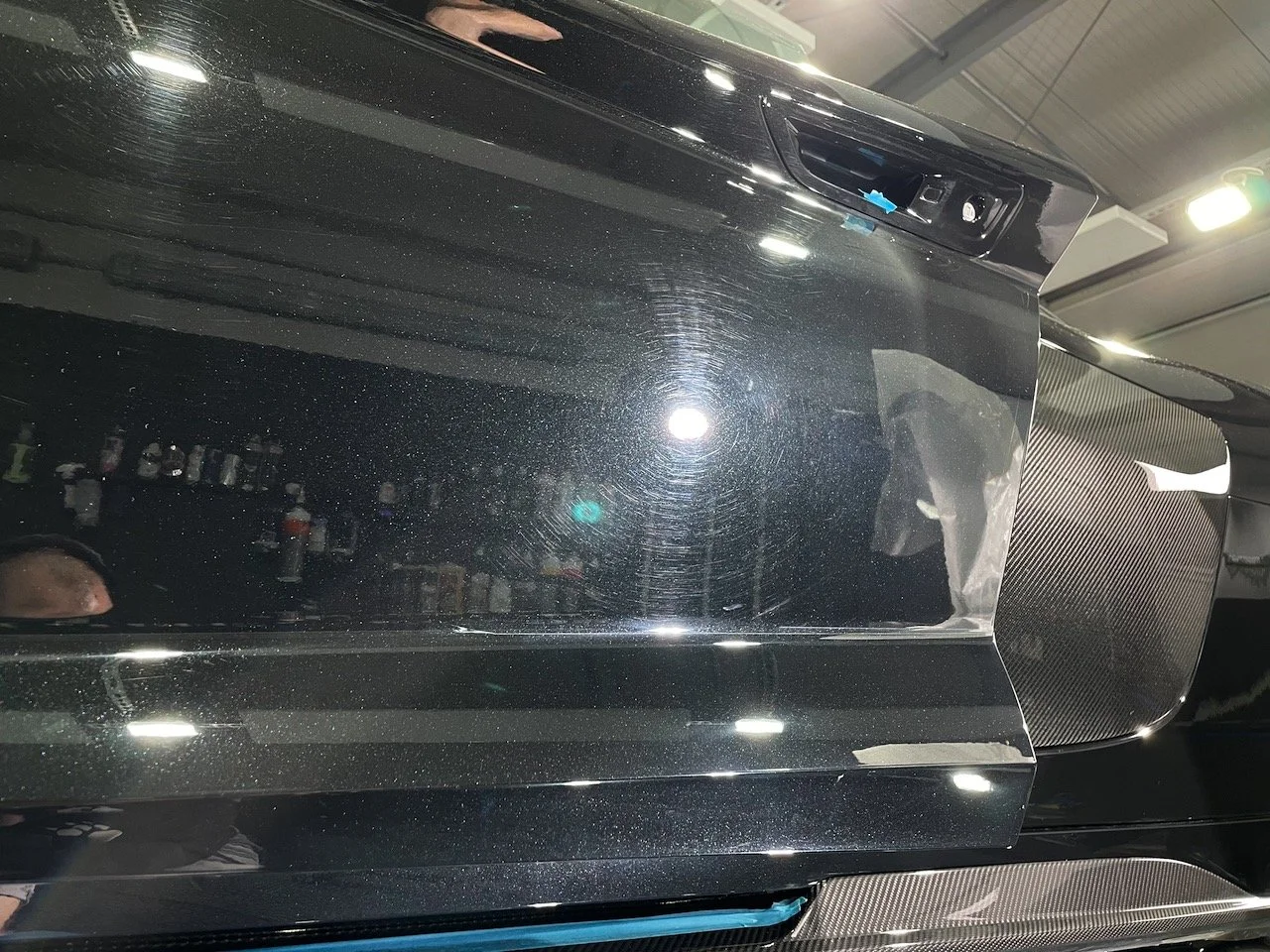 Audi R8 Tür im Ausgangszustand mit Waschkratzern und Swirls