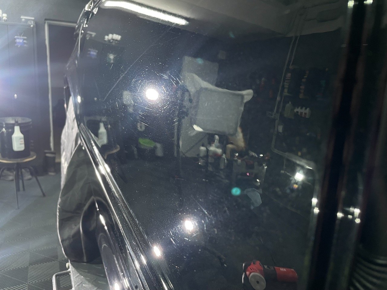 BMW ALPINA B10 Touring schwarzer Lack mit Swirls und Lackdefekten vor der Korrektur