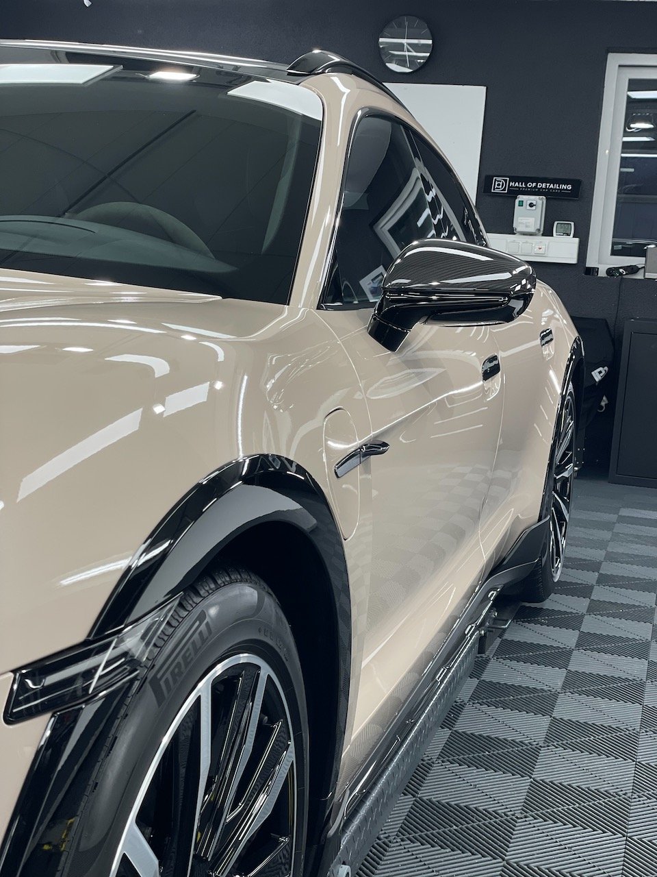 Porsche Taycan Turbo S nach einstufiger Politur und umfassendem Schutzaufbau