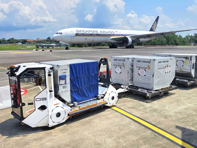 Aircraft being loaded with ULD