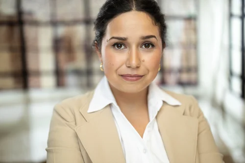 Corporate headshot look by Ymaphoto, Oakville