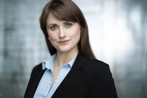 Executive portrait look by Ymaphoto, Toronto