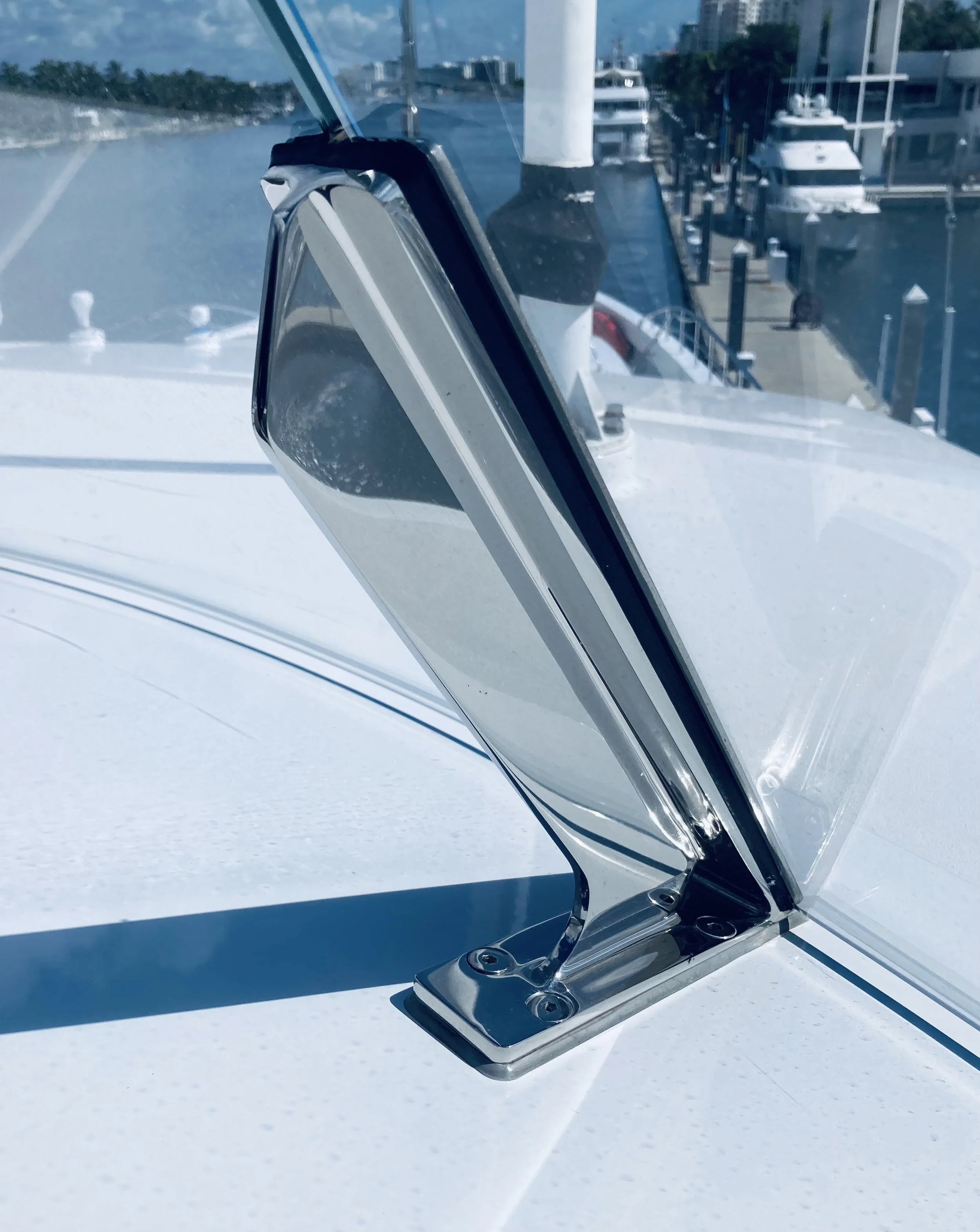 Custom polished stainless windscreen support