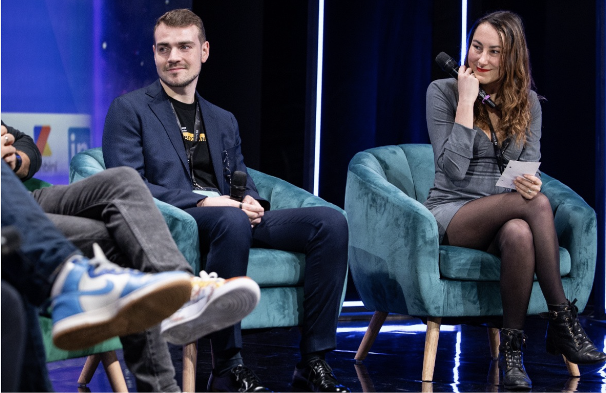 Léa Lejeune anime une table ronde à la Paris Creator Week 2024