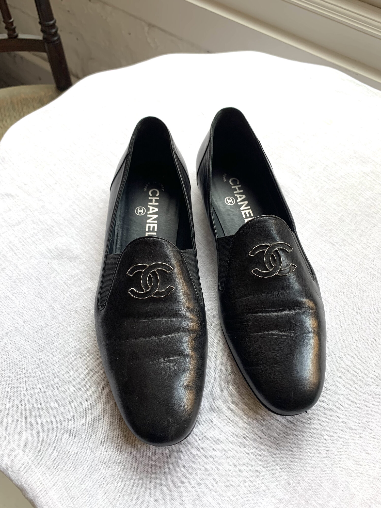 CHANEL black SATIN Slingback Pumps Shoes 38 VINTAGE For Sale at 1stDibs