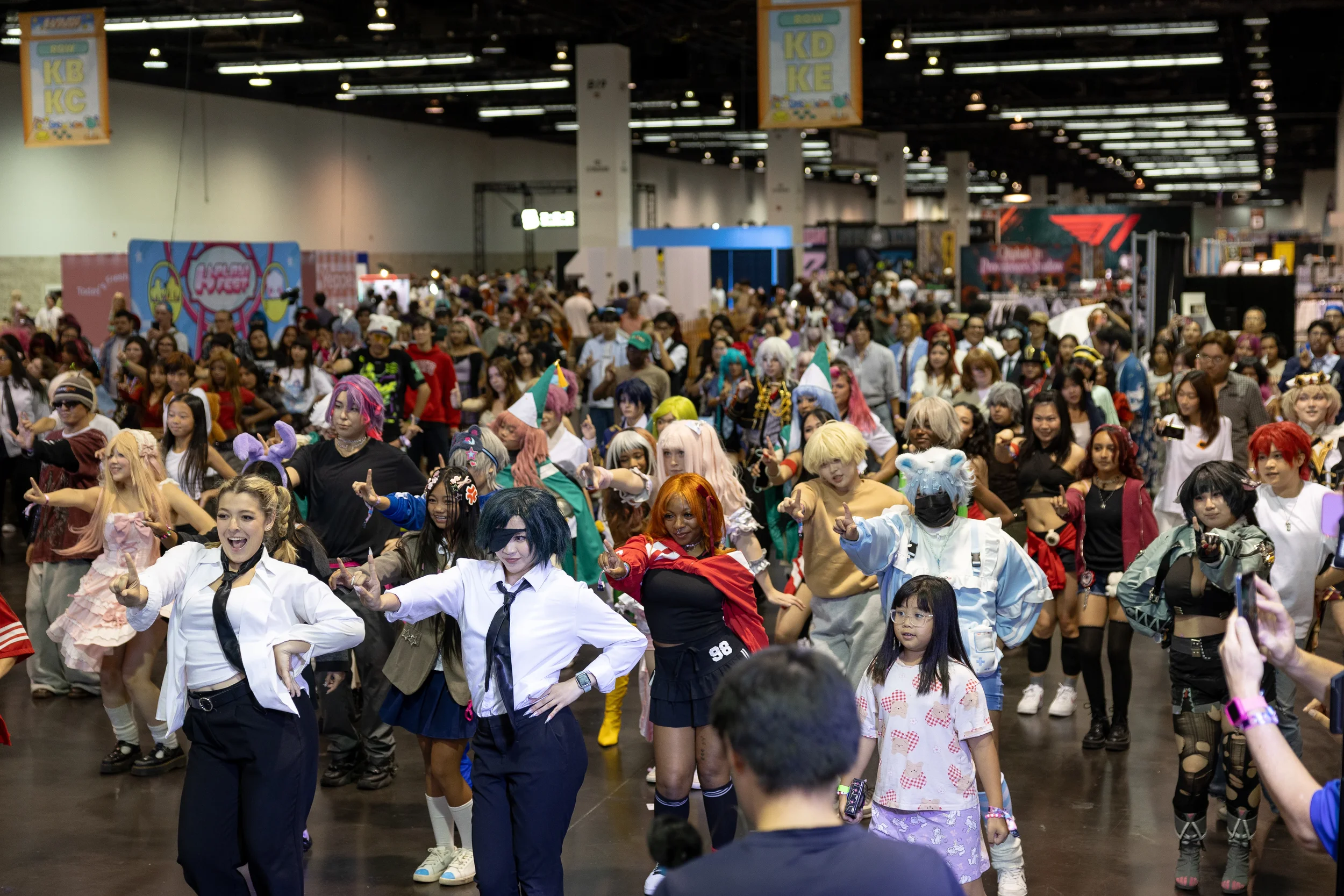 K-PLAY! FEST Random Play Dance and Convention Crowd