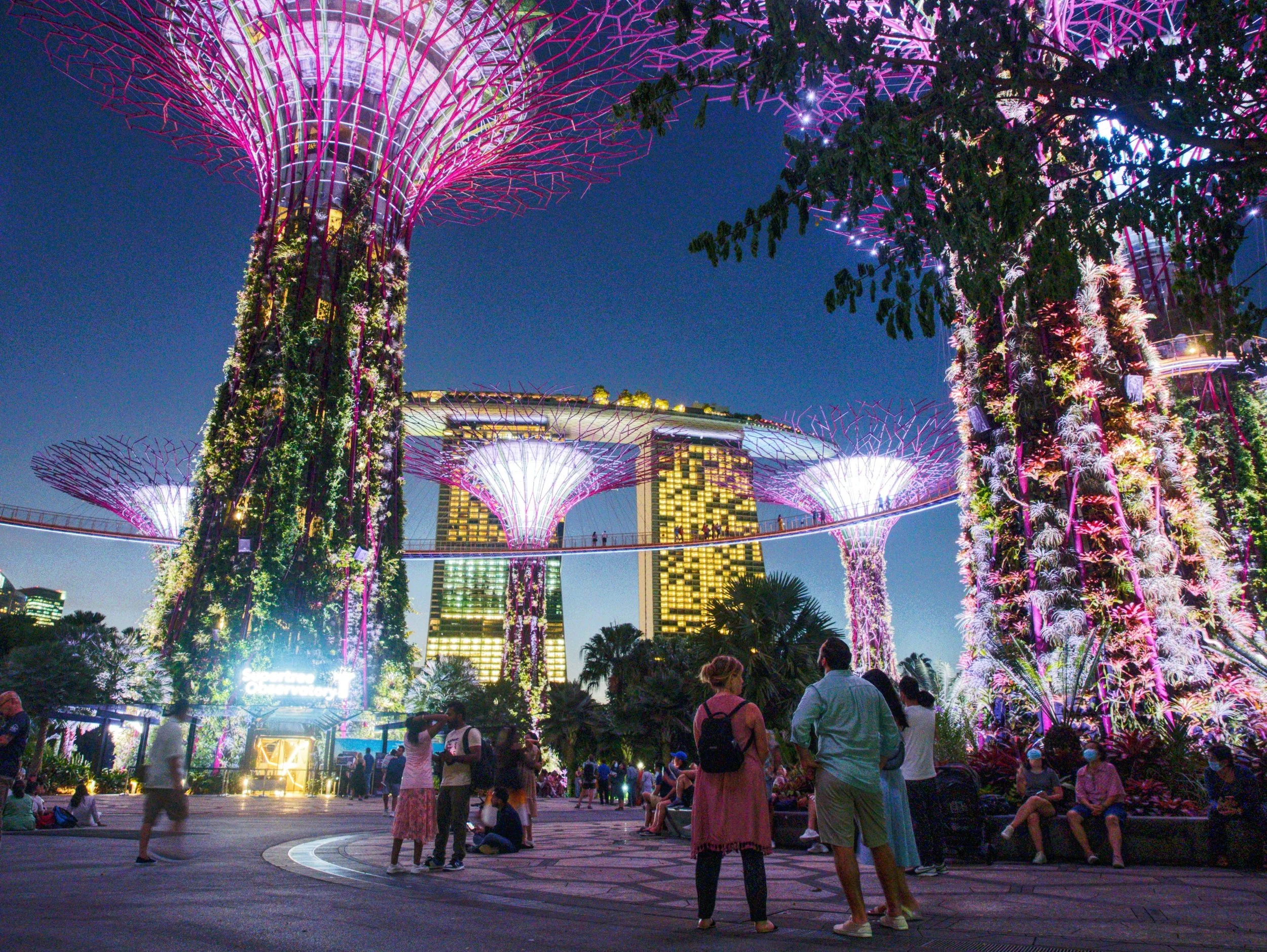 Singapore Merlion and Marina Bay at dusk