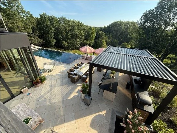 Retreat poolside
