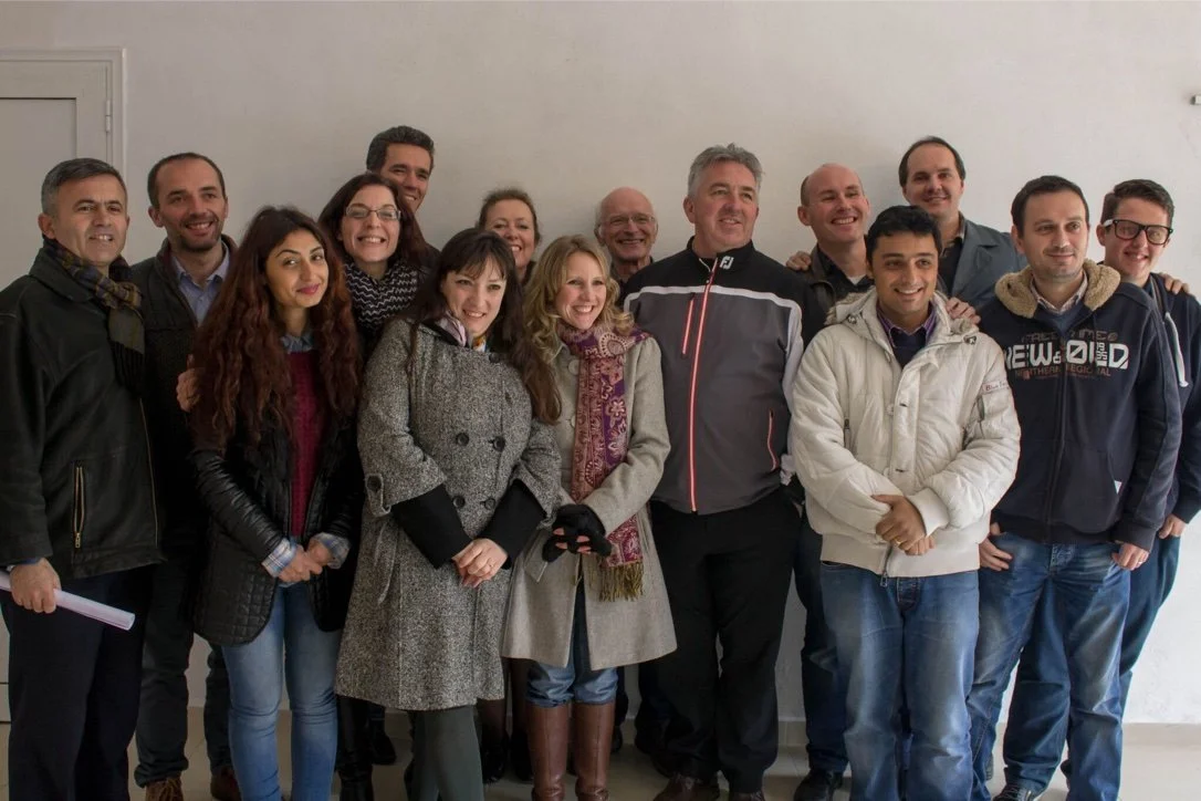 Shërbenjës të Bashkimit Baptist të Shqipërisë me përfaqësues kishash britanike në dërgimin e Tek Urës, mars 2016