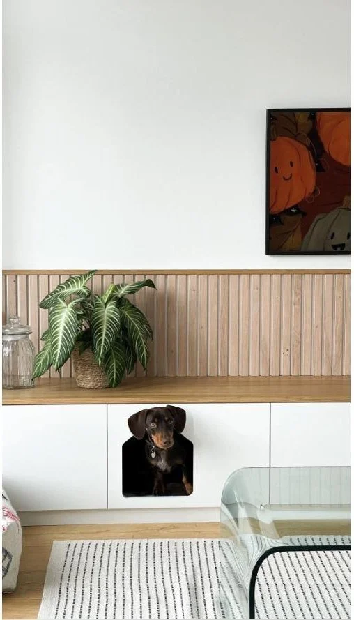 Niche pour chien intégrée au meuble bas