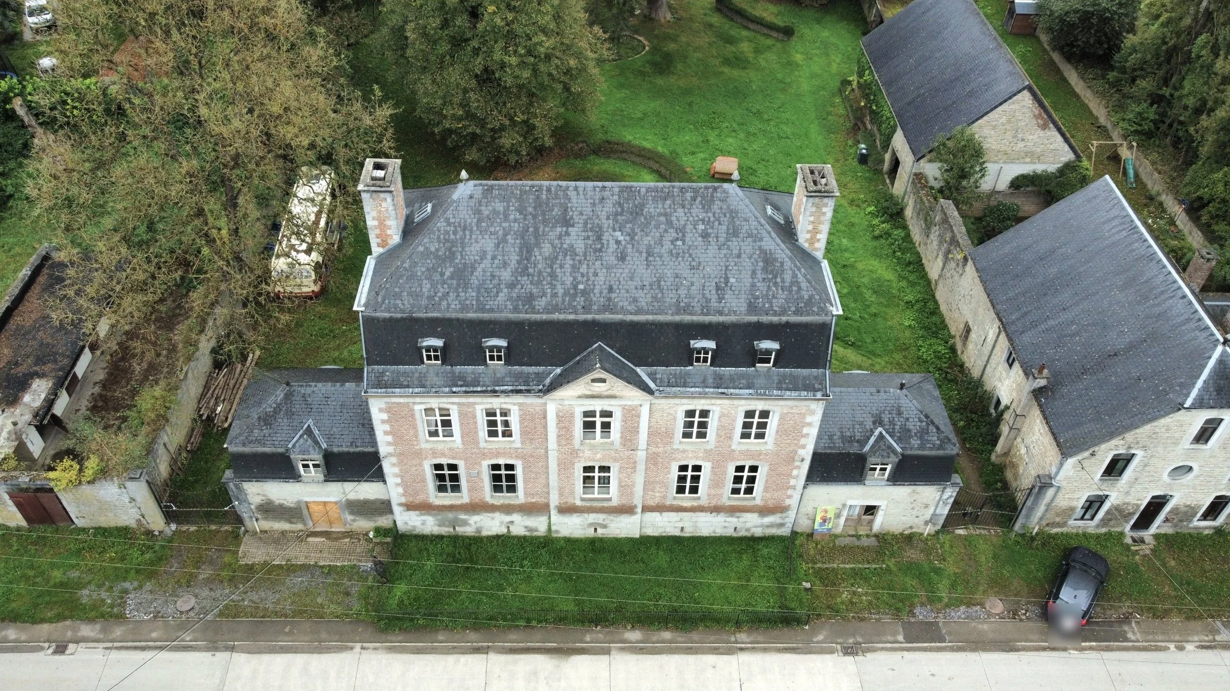 Vue aérienne du château des Maîtres de Forges