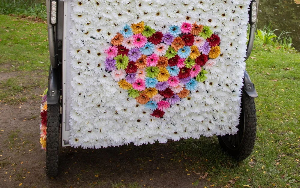 Close view of the coloured flower heart on the back of the decorated wedding rickshaw