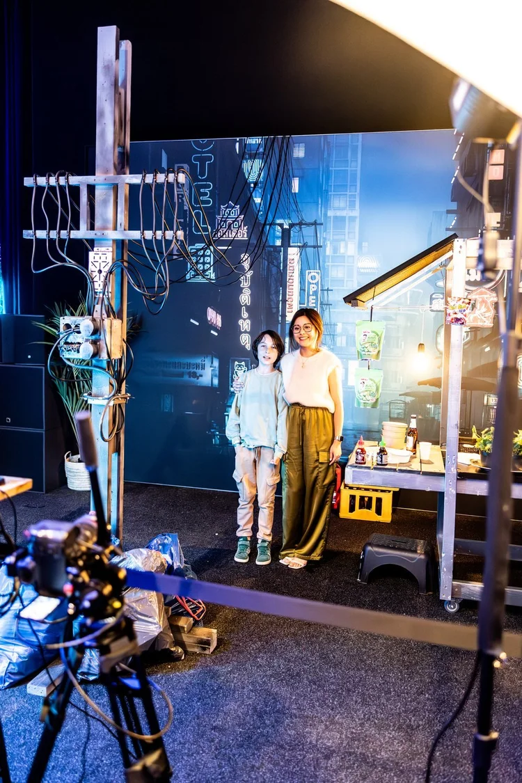 Fotostand met decor, camera en studiolicht