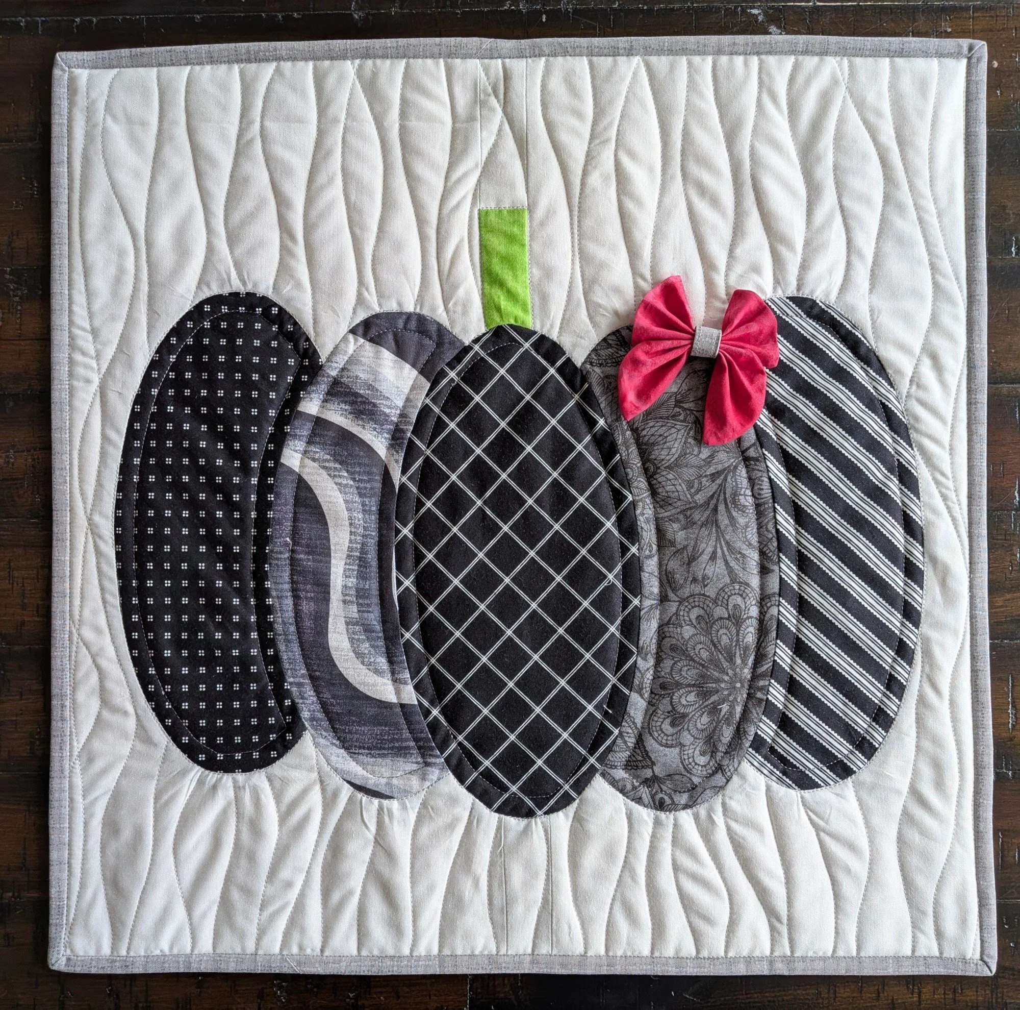 Curve Confidence: Master Inset Curves with this Festive Pumpkin Wall Hanging — finished project by Carli Marsico