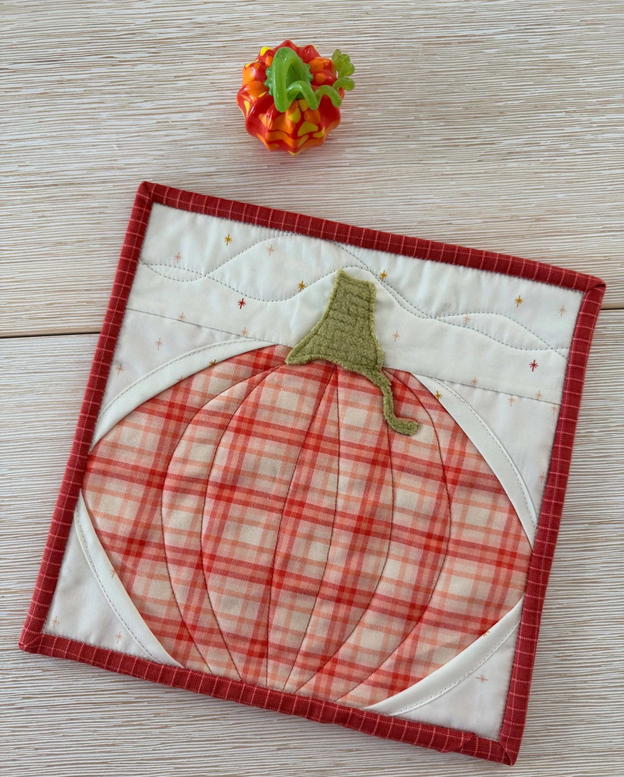 Make a Festive Fall Pumpkin Mug Rug with Me — finished project by Jennifer Strauser