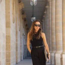Kate in the Palais Royal arcade
