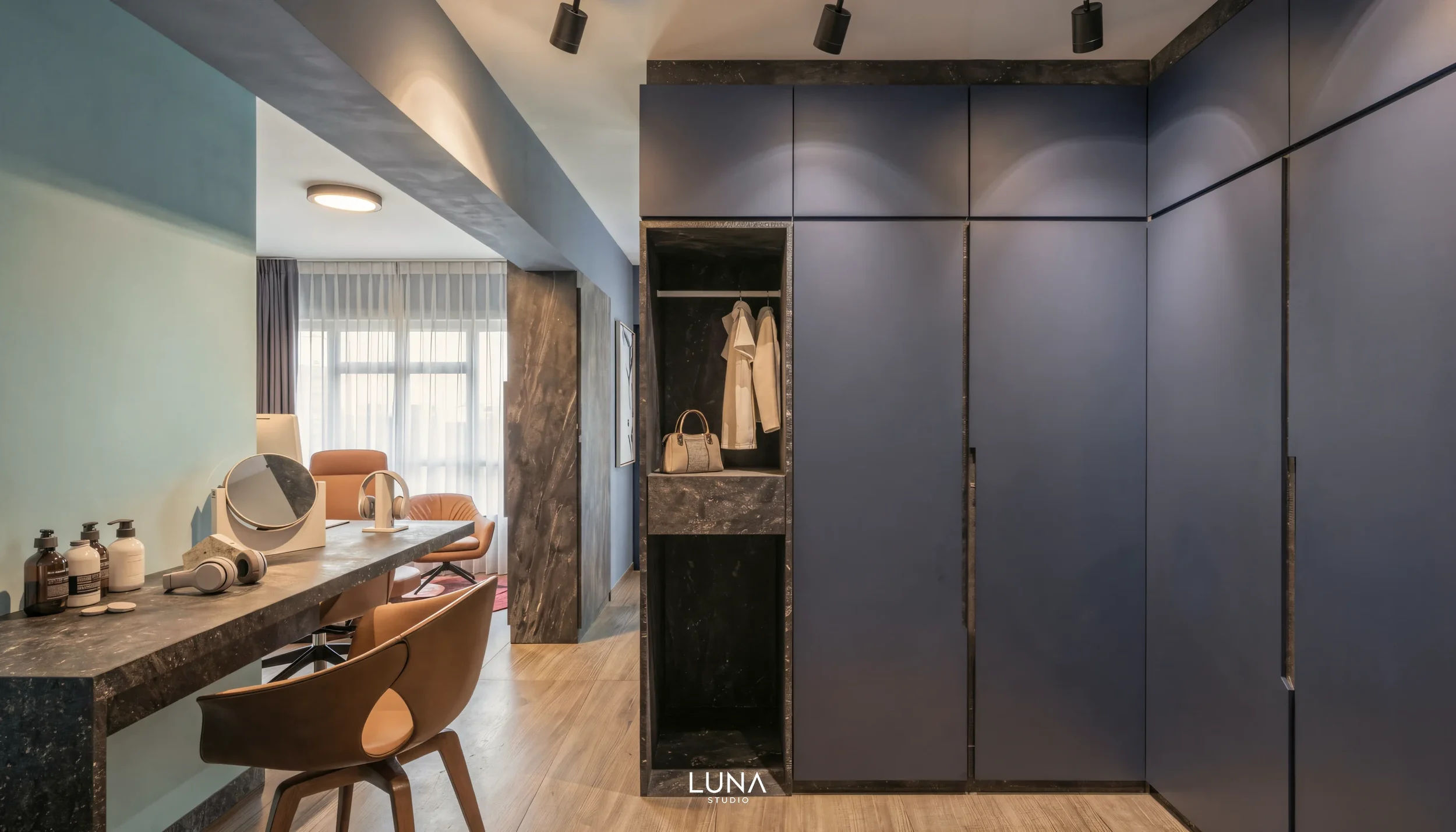 Walk-in wardrobe integrated into the master architecture.