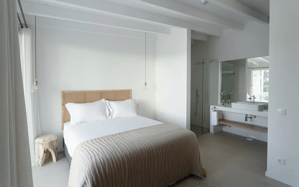 Junior Suite 5 bedroom with an open ensuite bathroom at Amaria