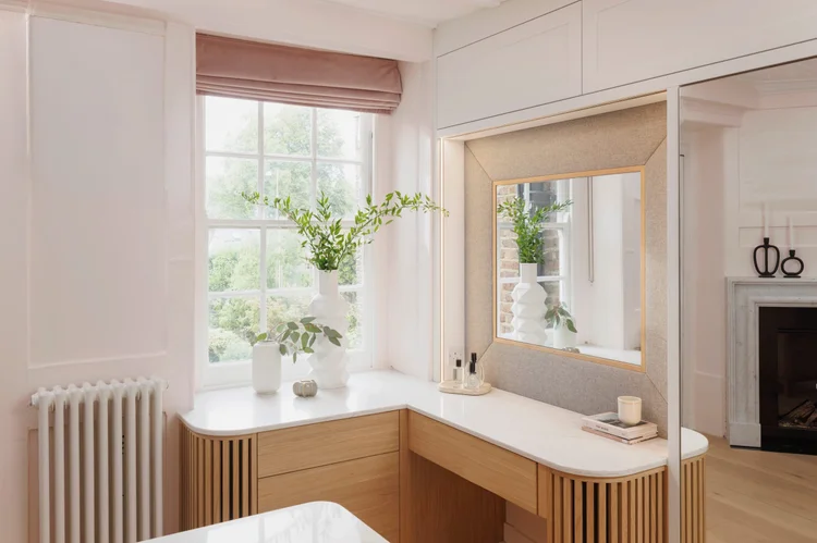 Fluted oak dressing table, Twickenham
