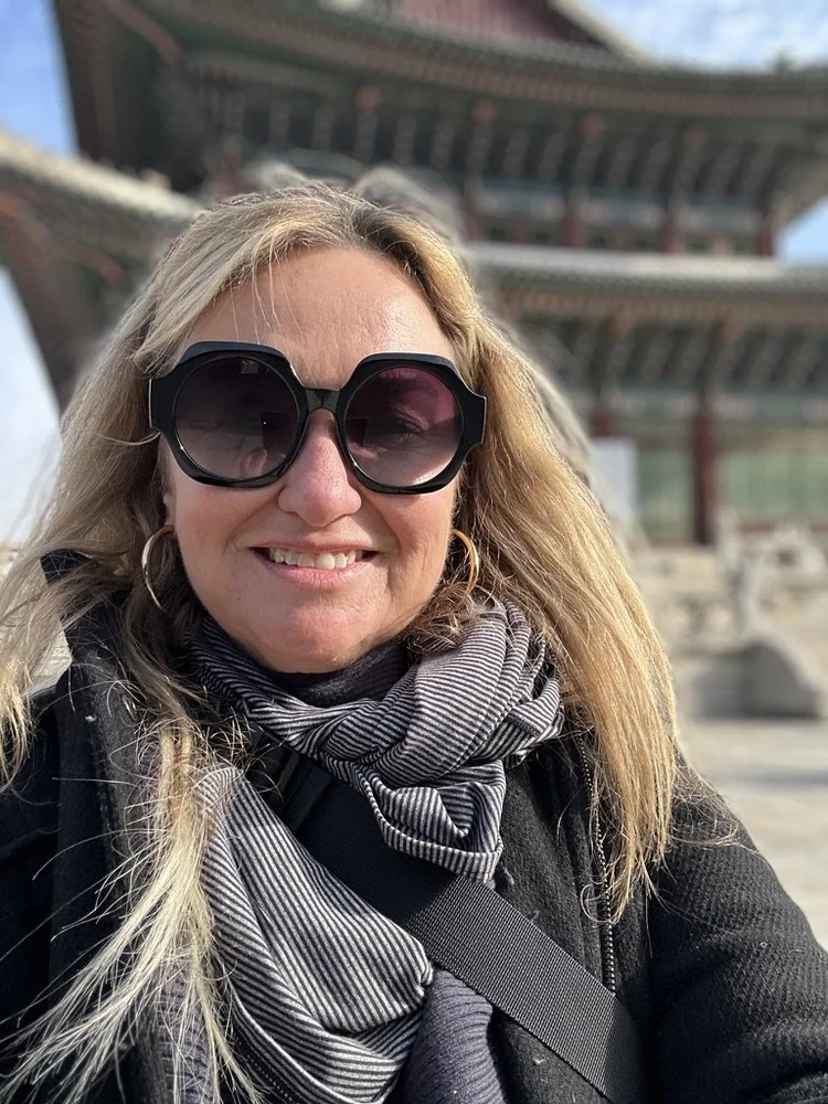 Selfie in front of a Seoul palace roofline