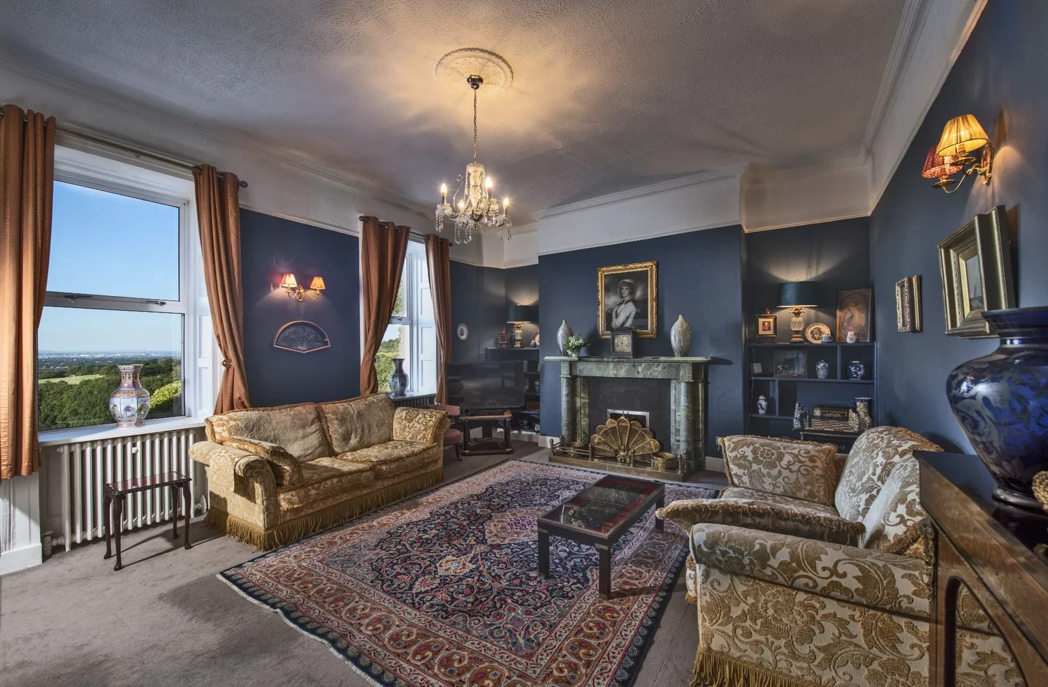 A dining room at Orlagh House