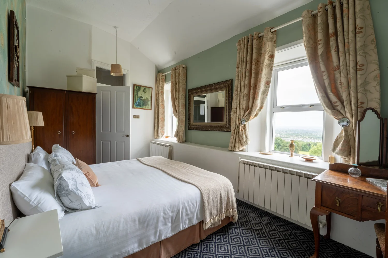 Emmet group room