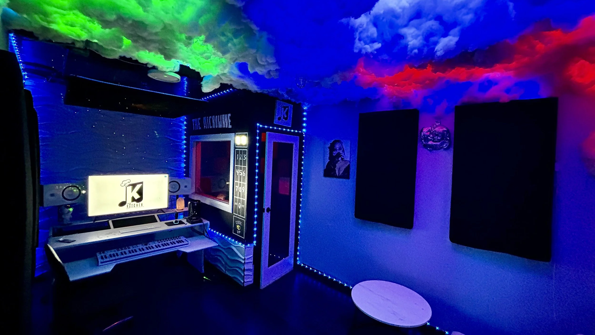 The Microwave studio room