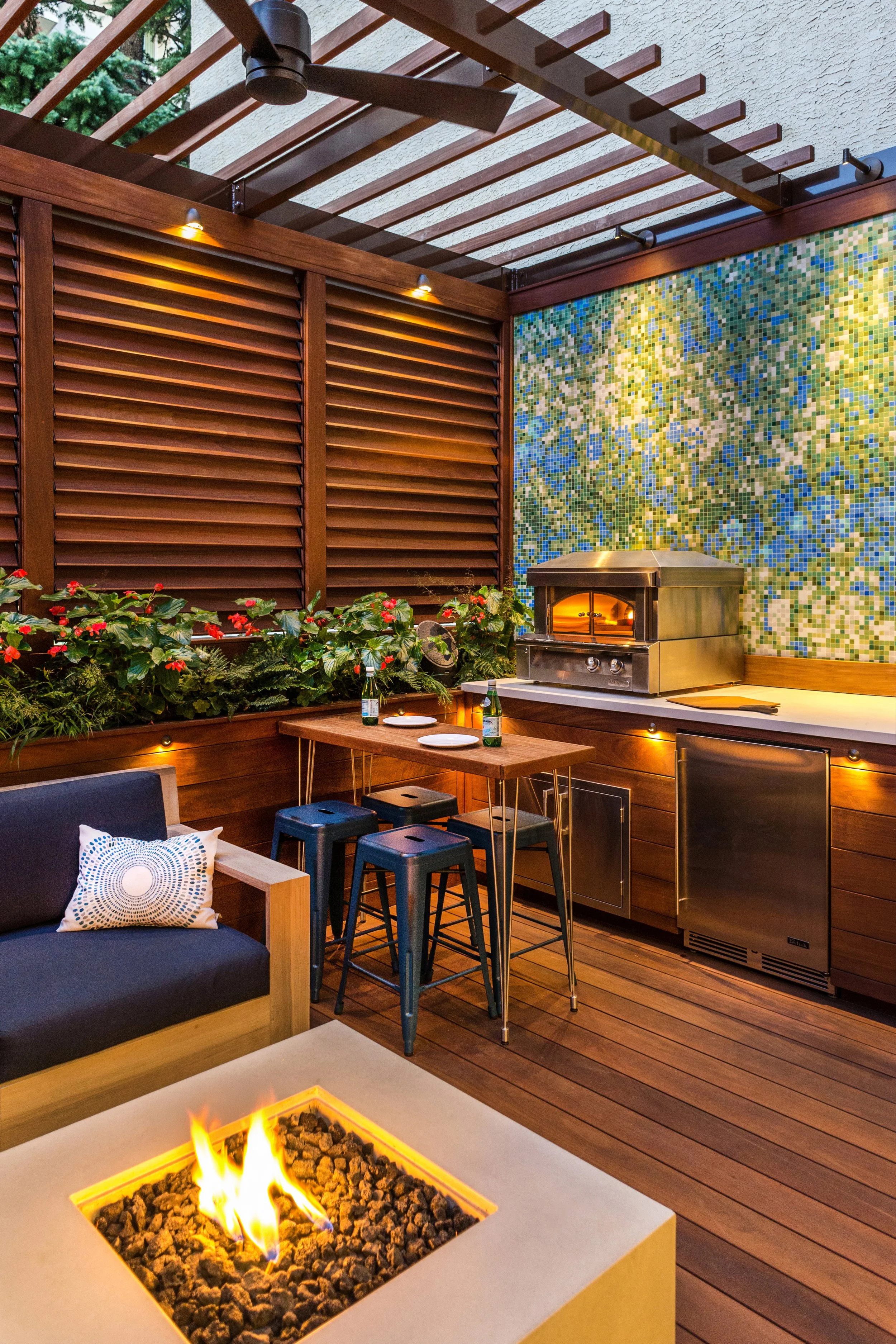 Outdoor architectural lighting system
